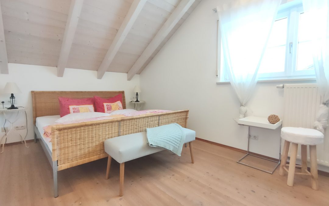 Zweites Schlafzimmer mit Doppelbett in der Ferienwohnung Panorama
